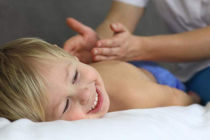 Apprendre à masser son bébé Saint-Cyr-l'École